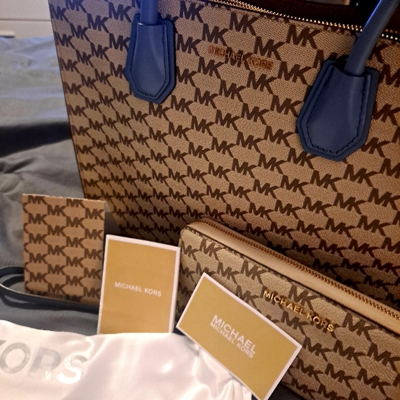 Purse - Picture 2 of 5